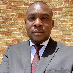 Meet your Posher, Akinwale